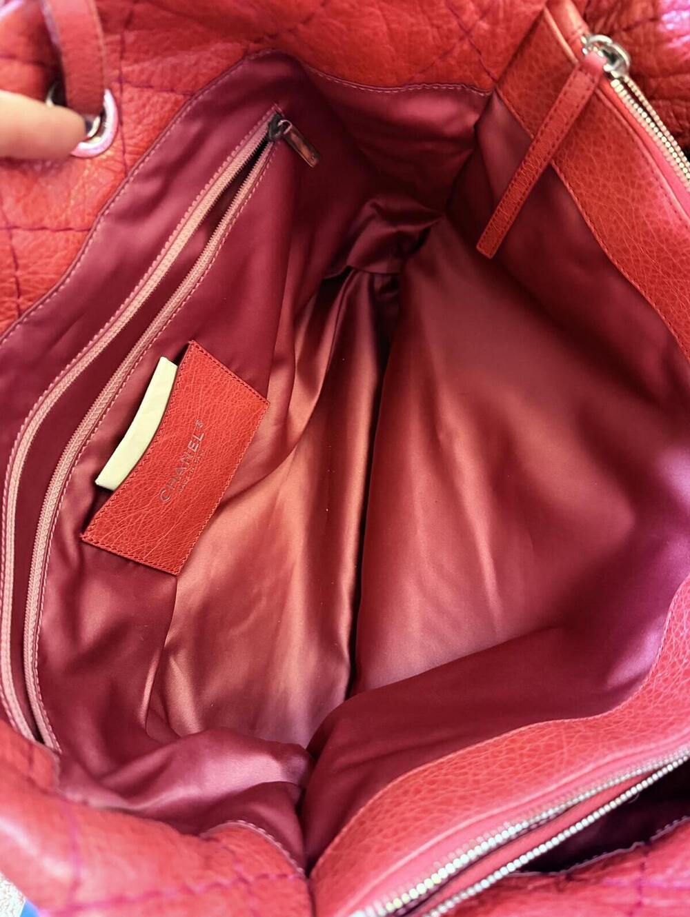Chanel Coral Red Quilted Caviar Leather CC Tote - Picture 3 of 12
